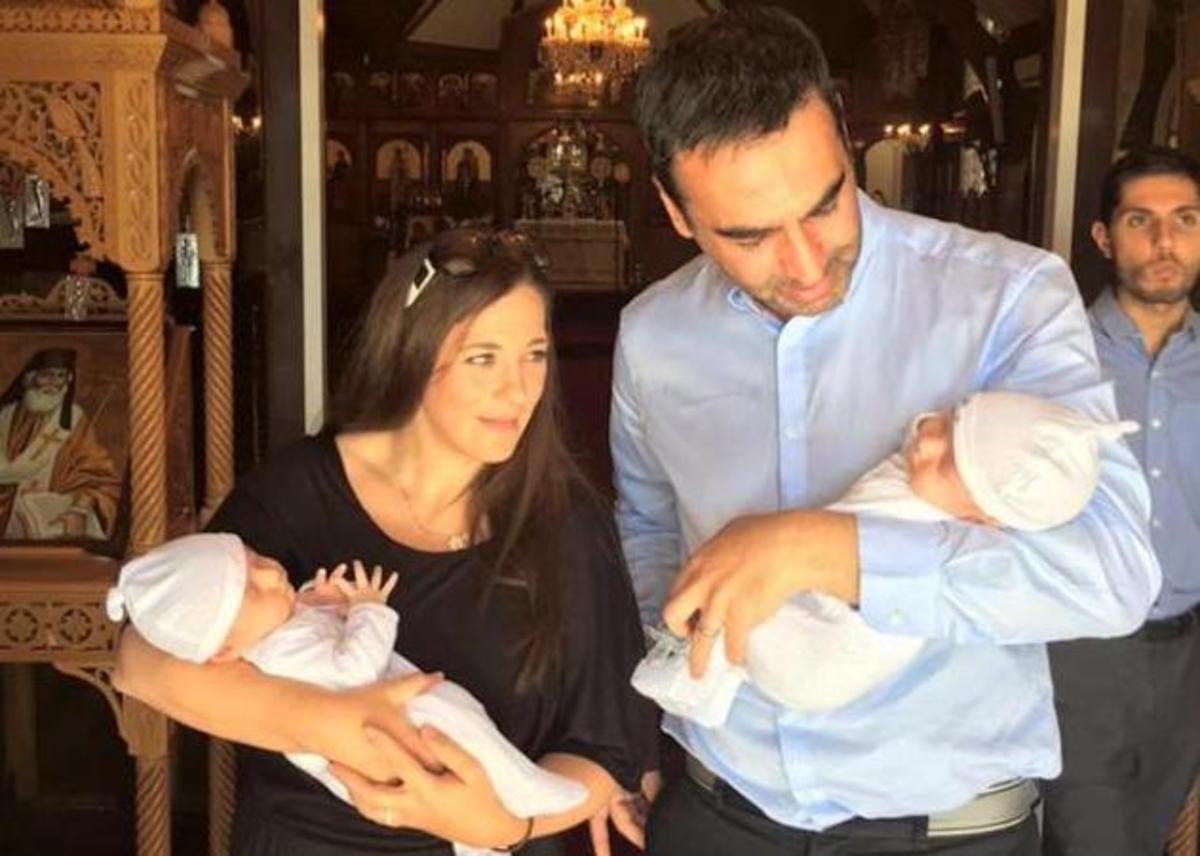 Κώστας Γριμπίλας: Ευτυχισμένος ξανά με τα διδυμάκια του μετά το θάνατο της μικρής Κωνσταντίνας