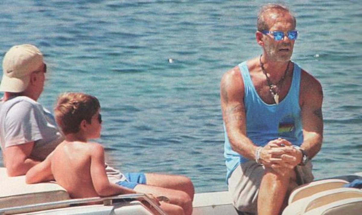 Πέτρος Κωστόπουλος: Διακοπές με τα παιδιά του στη Μύκονο, χωρίς την Τζένη!