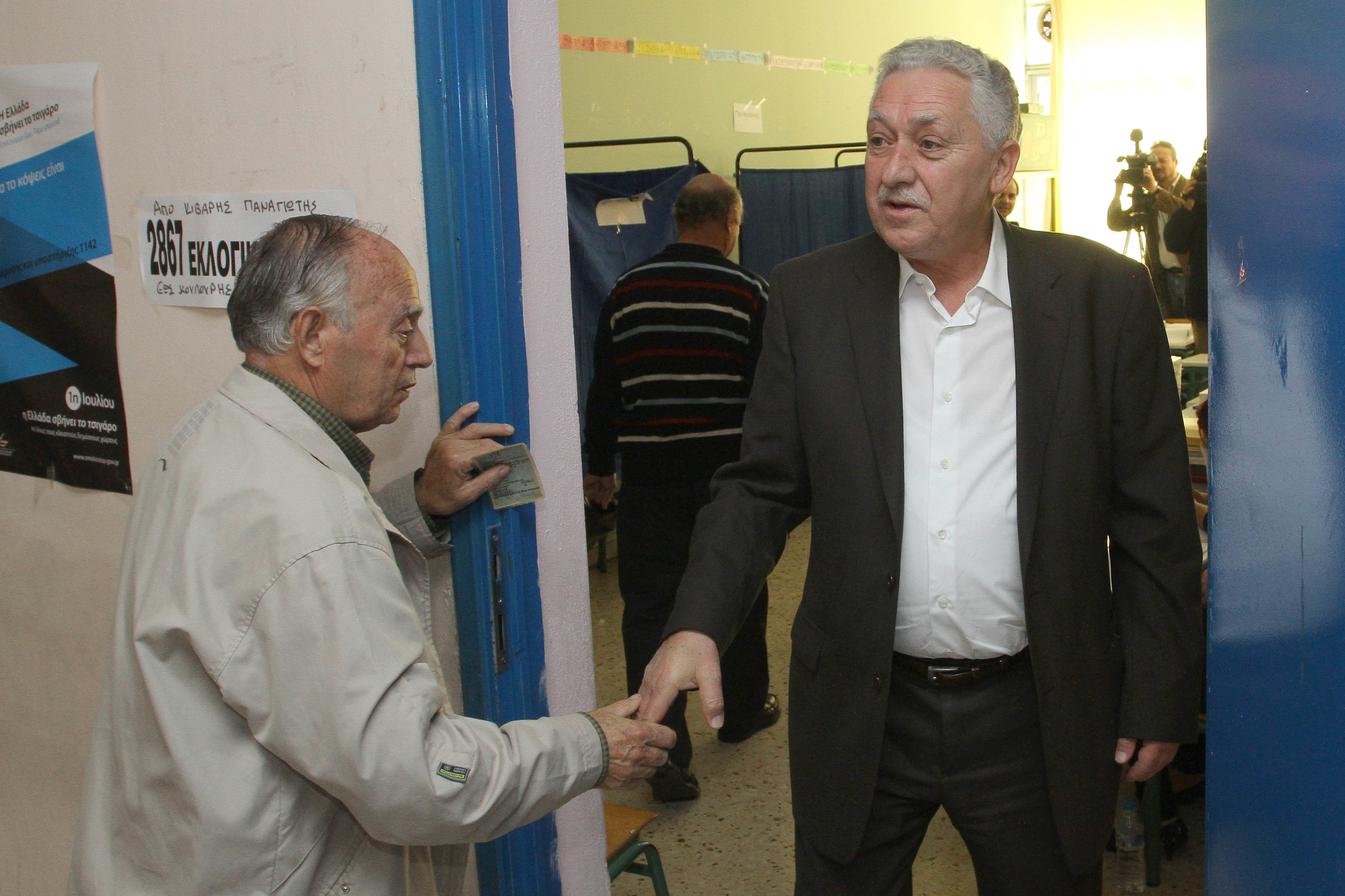 “Κούρεμα” των δανείων ιδιωτών ζητά ο Φ. Κουβέλης