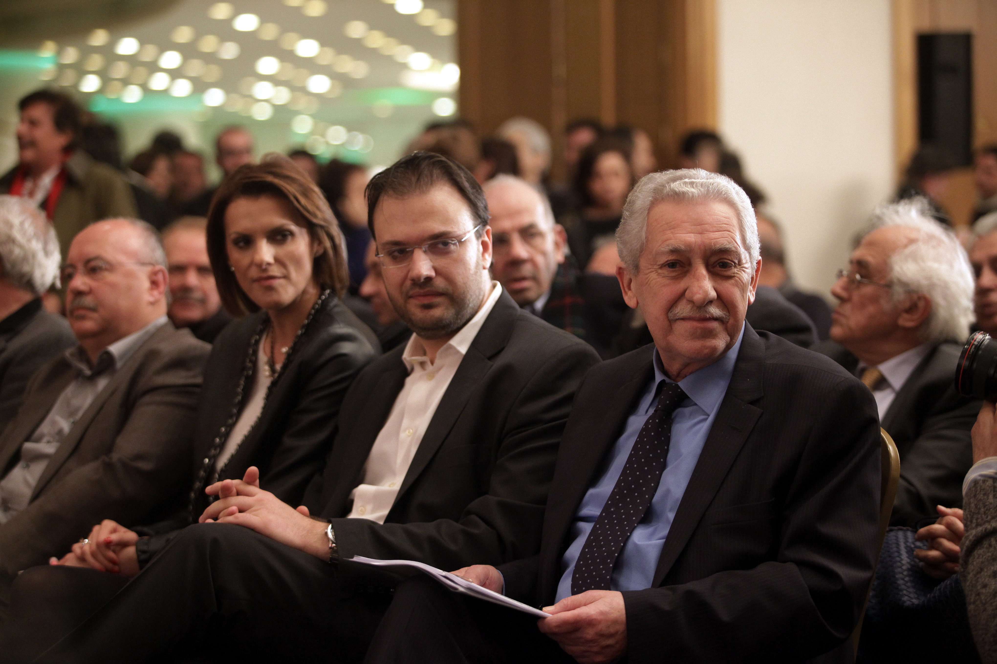 Τα αποκαλυπτήρια του τρίτου πόλου και οι αιχμές Κουβέλη για την Ελιά