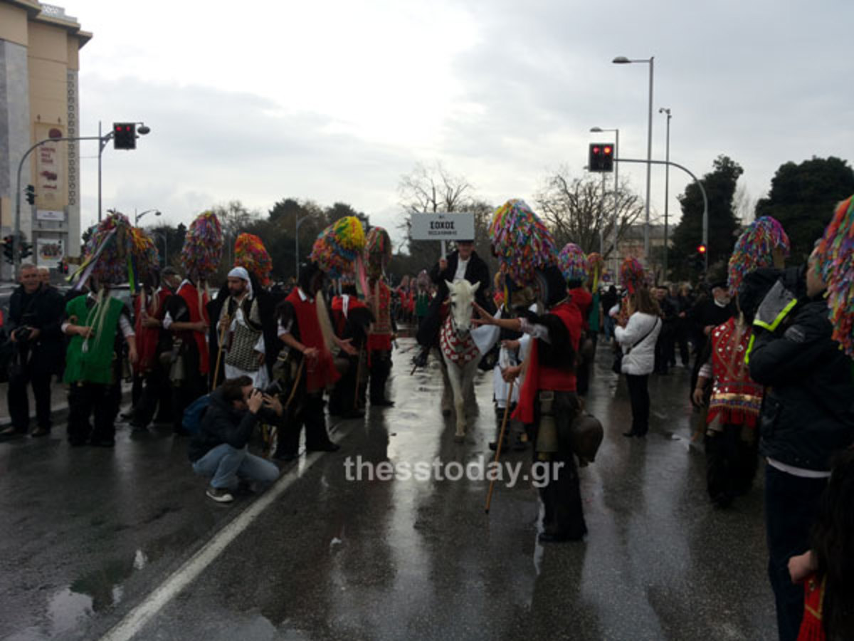 “Εισβολή” κουδουνοφόρων στη Θεσσαλονίκη (ΦΩΤΟ)