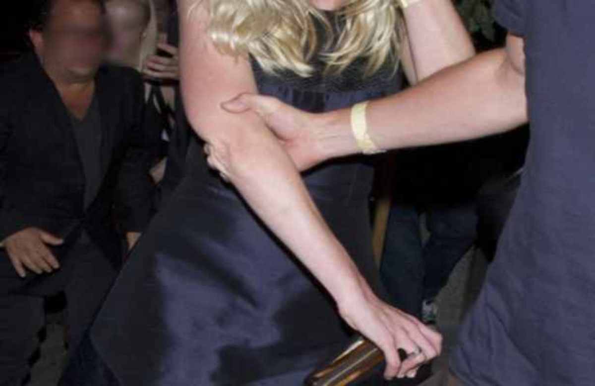 Ποιά διάσημη πρωταγωνίστρια συνέλαβε ο φωτογραφικός φακός μεθυσμένη;