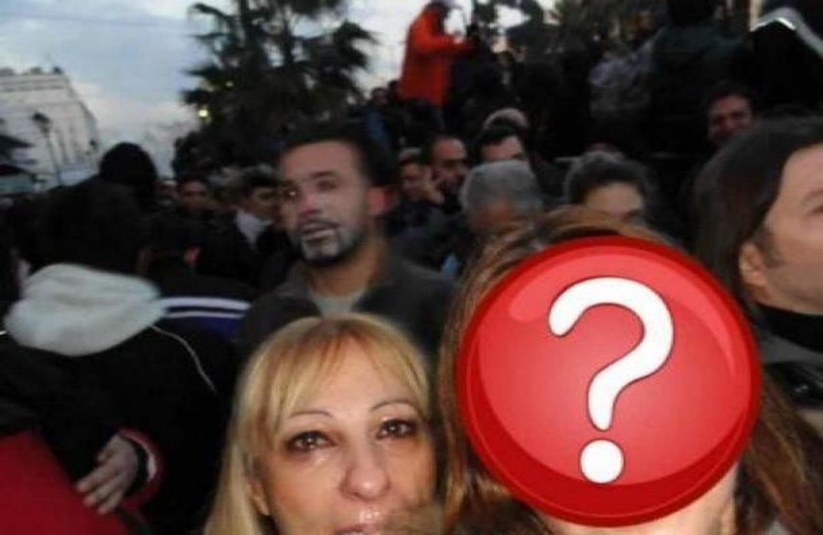 Ποια τραγουδίστρια έκλαιγε από συγκίνηση και δακρυγόνα χθες στο Σύνταγμα;