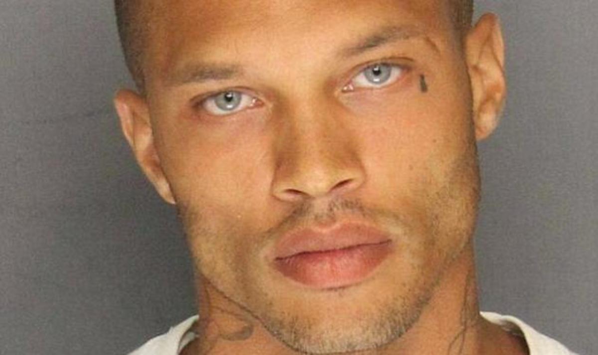 Αν νόμιζες ότι ο Jeremy Meeks είναι ο πιο ωραίος κακοποιός δες τον μελαχρινό ανταγωνιστή του που κάνει θραύση