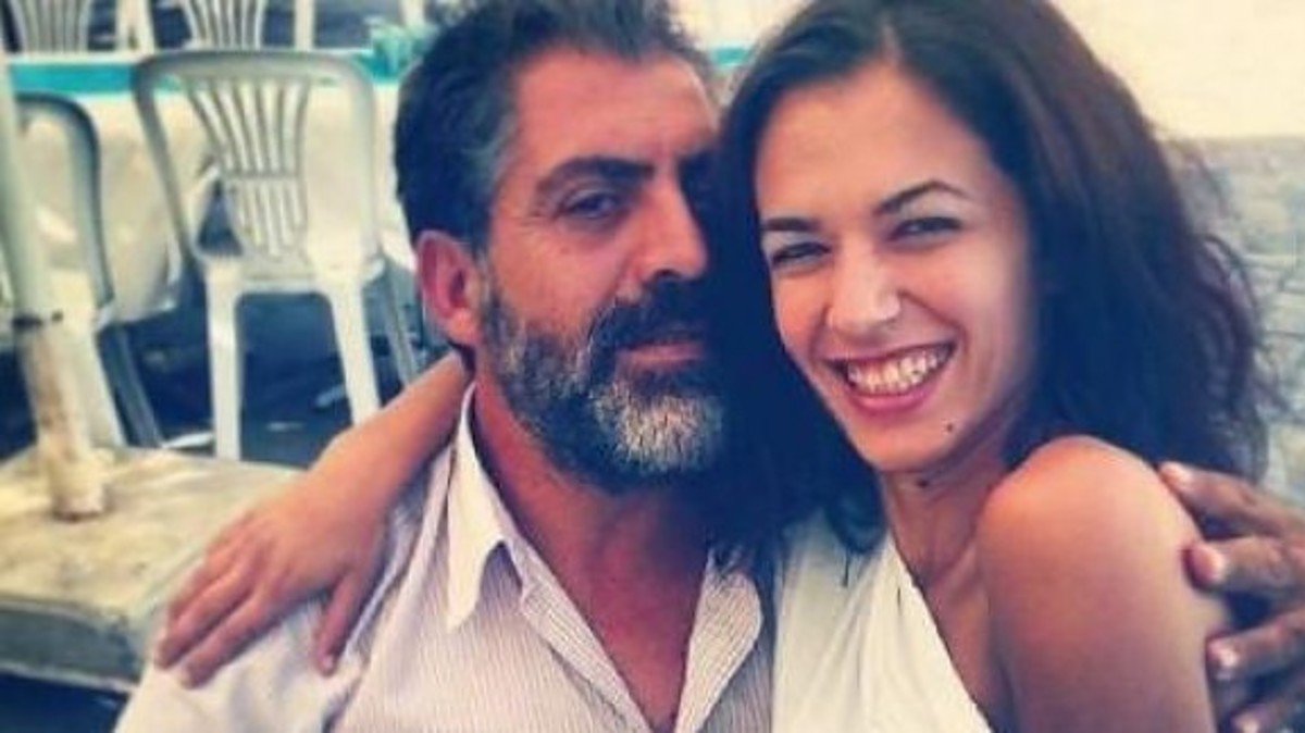 Το on air φιλί του “Ματθαίου” στη σύζυγό του και η ιστορία αγάπης τους! (VIDEO)