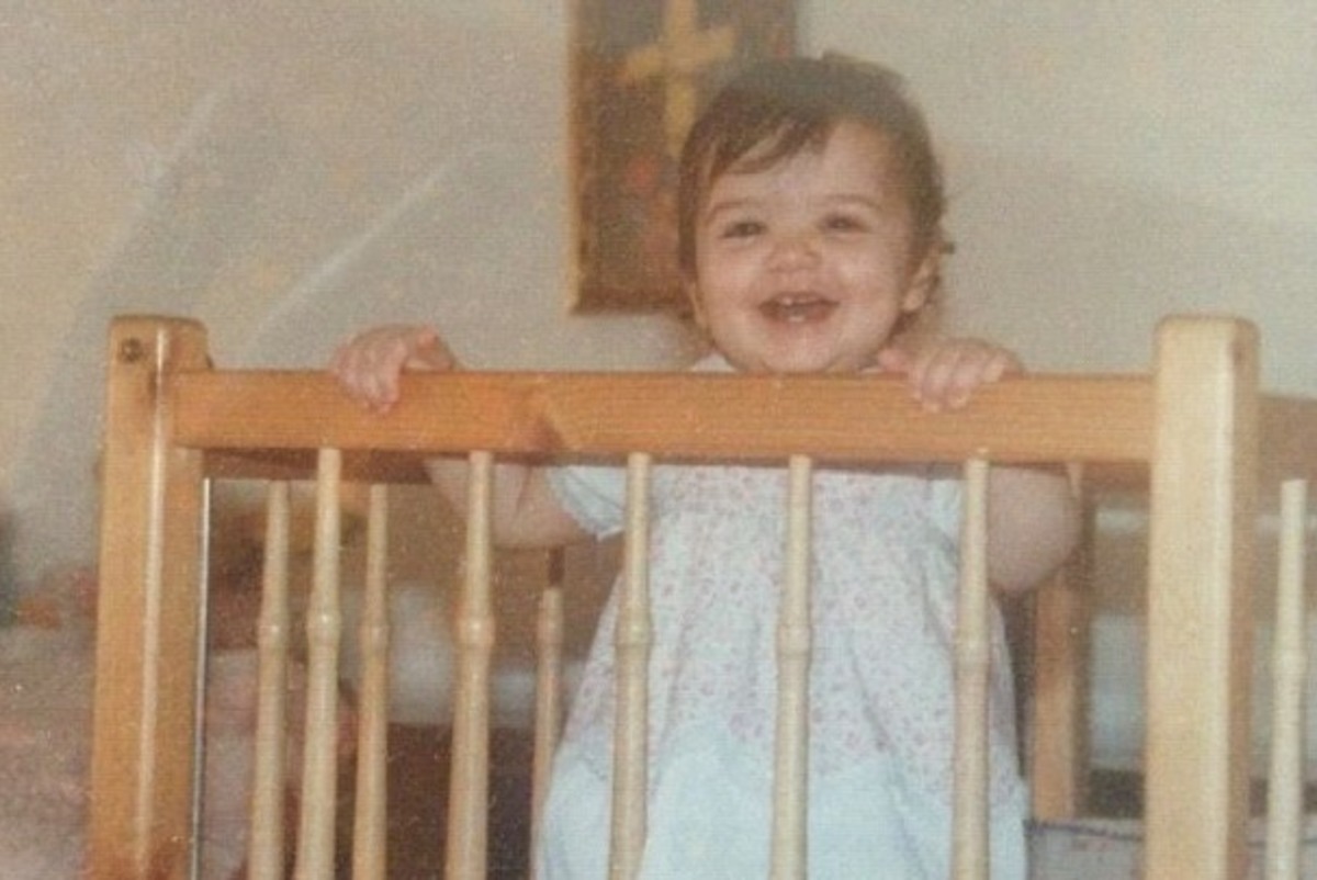 Ποια σέξι Ελληνίδα παρουσιάστρια είναι το κοριτσάκι της φωτογραφίας;