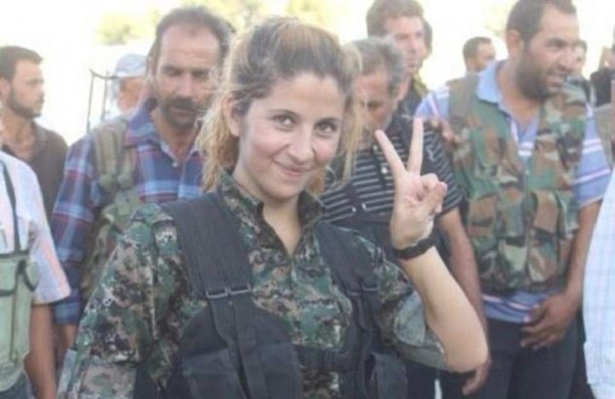 Όλη η αλήθεια για την φωτογραφία του αποκεφαλισμού της κούρδισσας μαχήτριας!
