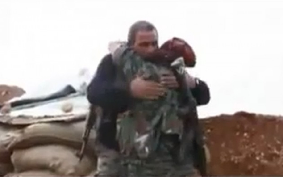 Κομπάνι: Πατέρας και κόρη επανενώνονται στο πεδίο της μάχης! (VIDEO)
