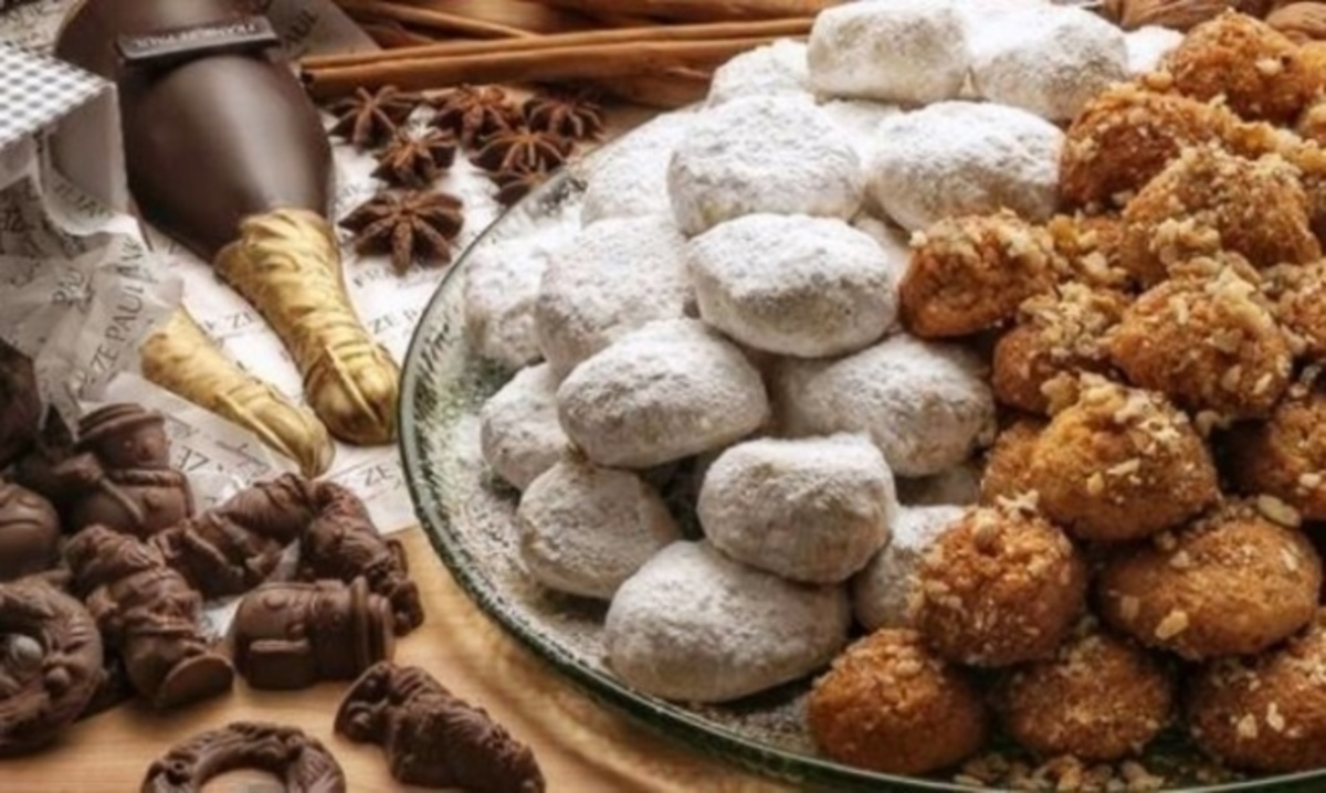 Πόσες θερμίδες και λιπαρά έχουν κουραμπιέδες και μελομακάρονα