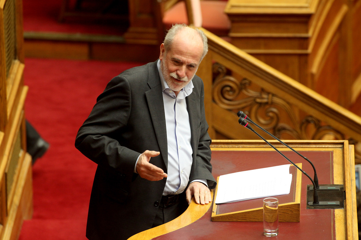 Κουτσούκος: Τηλεοπτικό σόου η σημερινή συζήτηση στη Βουλή