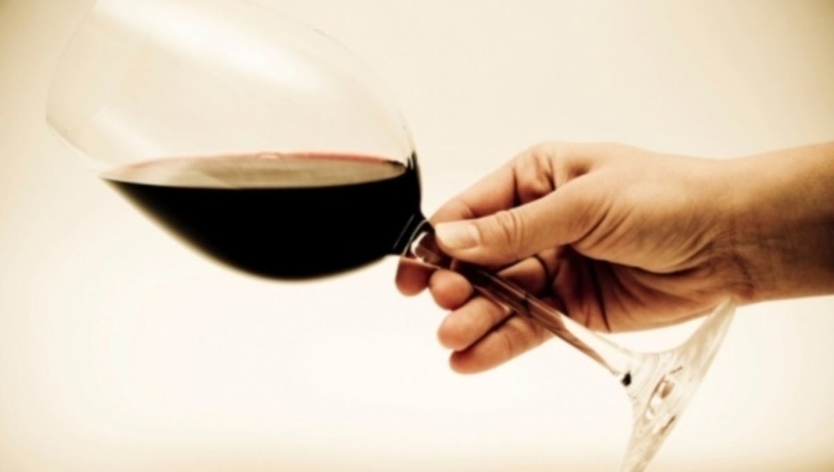 Αυτό συμβαίνει στον οργανισμό σας αν πίνετε κόκκινο κρασί κάθε βράδυ