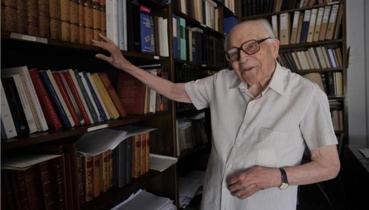 “Έφυγε” σε ηλικία 108 ετών ο Εμμανουήλ Κριαράς