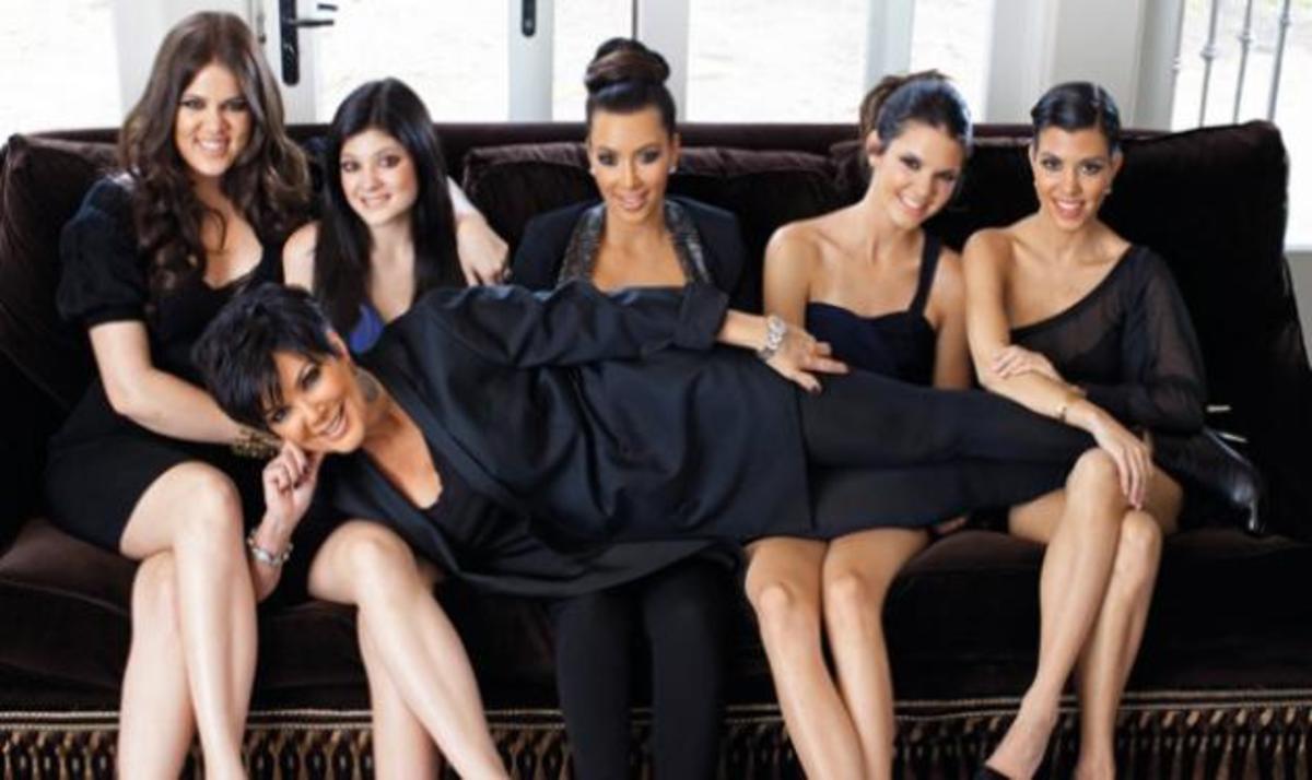 Η δημόσια στήριξη της Kendal και Kylie Jenner μετά την αποκάλυψη του μπαμπά τους ότι είναι γυναίκα