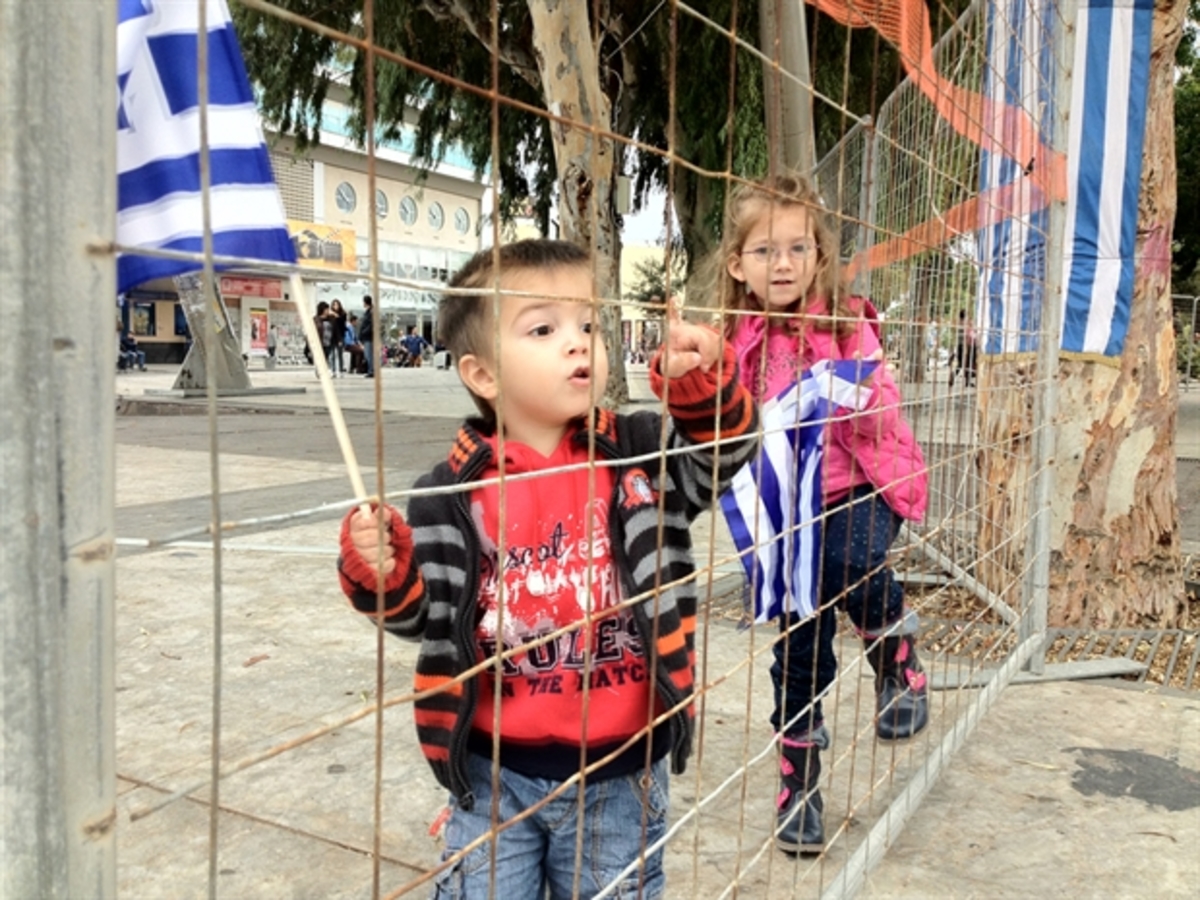 Στιγμιότυπο από τα... κάγκελα στην Κρήτη - ΦΩΤΟ από το CretaPost