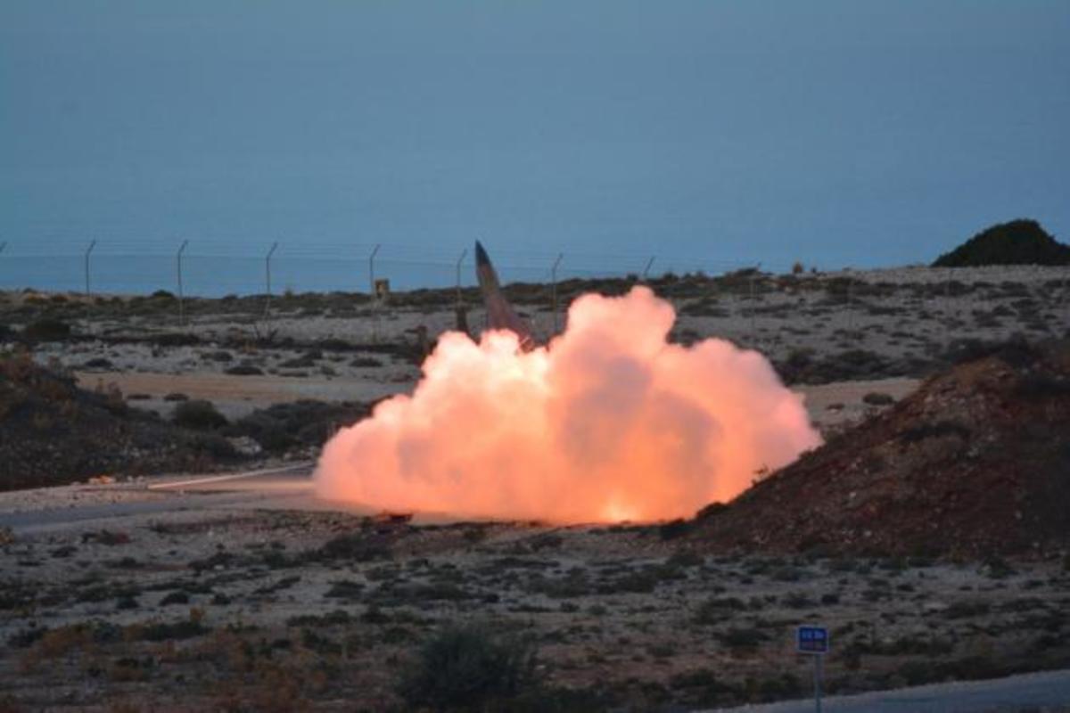 “Κόλαση πυρός” στη Κρήτη – Εκτοξεύσεις πυραύλων (ΦΩΤΟ)