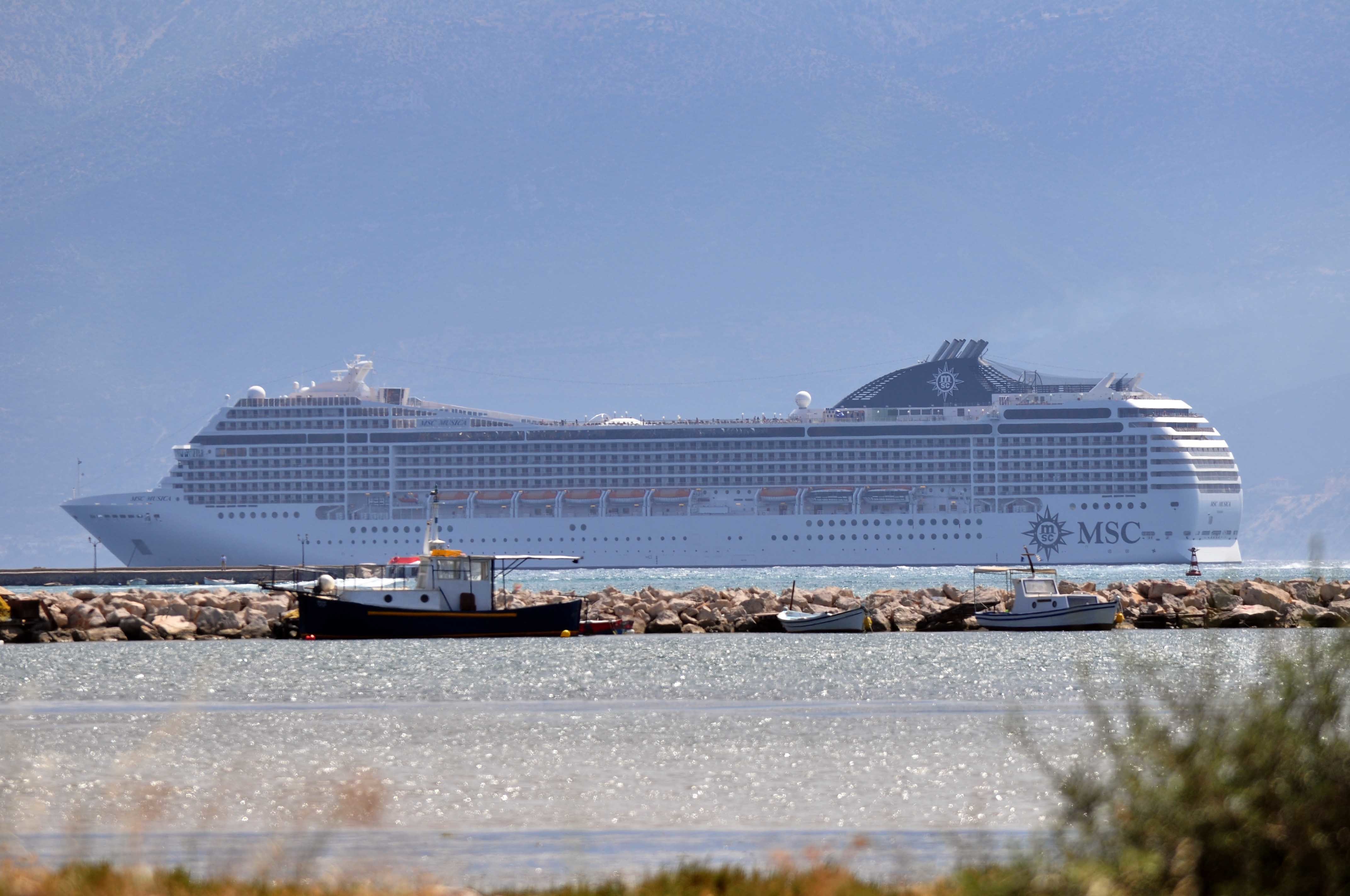 Αλλαξε ρότα λόγω απεργίας το “Ζενίθ” – Δεν θα έρθει Πειραιά και θα πάει Μάλτα!