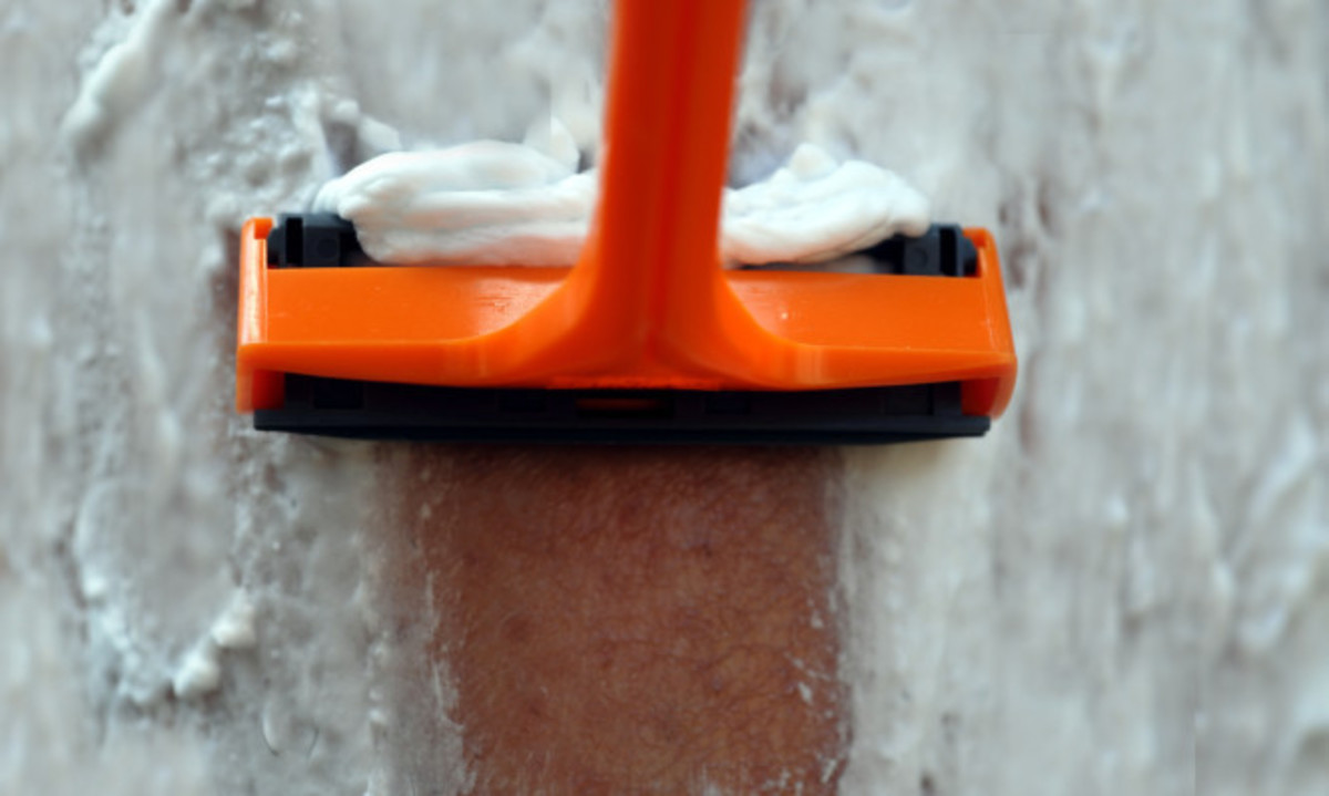 Πότε δημιουργούνται σπυράκια με το «κόντρα» ξύρισμα (ΒΙΝΤΕΟ)