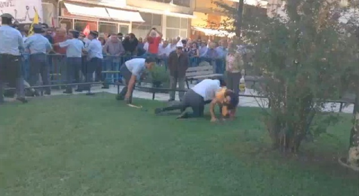 Επεισόδια με χρυσαυγίτες και ναζιστικός χαιρετισμός στα Γιαννιτσά (VIDEO)