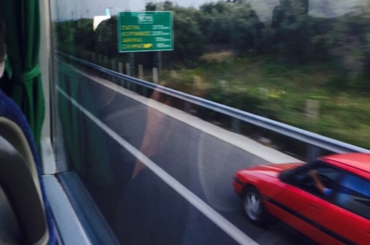 Πασίγνωστος παρουσιαστής ταξιδεύει αυτή την ώρα με ΚΤΕΛ