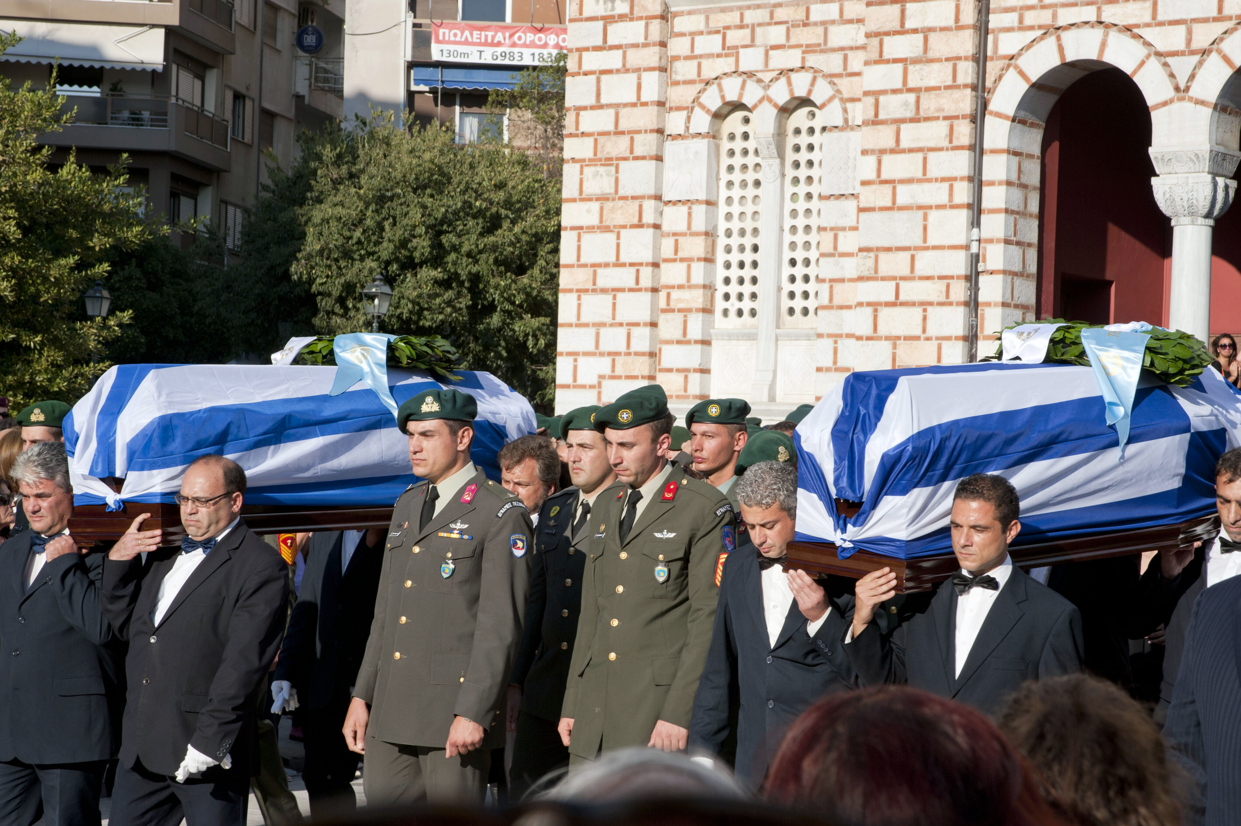 Θλίψη και οδύνη στην κηδεία των αδικοχαμένων παλικαριών - ΦΩΤΟ EUROKINISSI