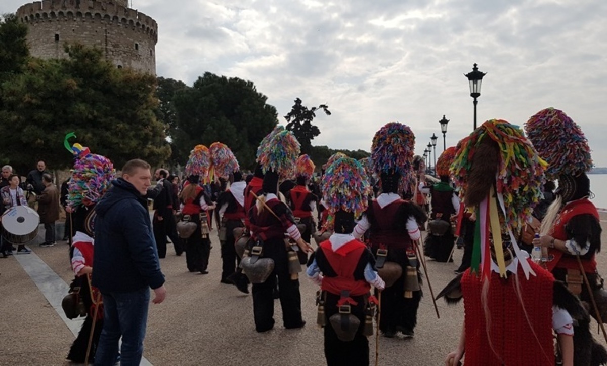 Εκκωφαντική “απόβαση” Κωδωνοφόρων στο κέντρο της Θεσσαλονίκης [vids]
