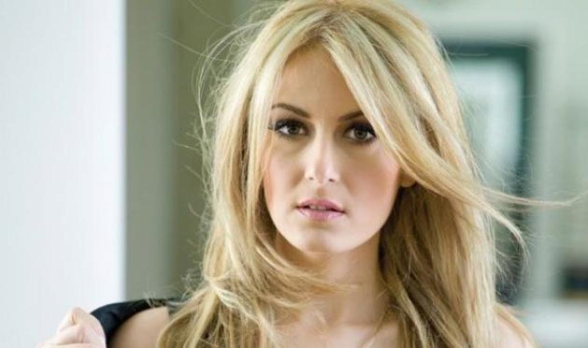 Eurovision 2015: Η Μαρία Έλενα Κυριάκου έφτασε στη Βιέννη – Φωτογραφίες