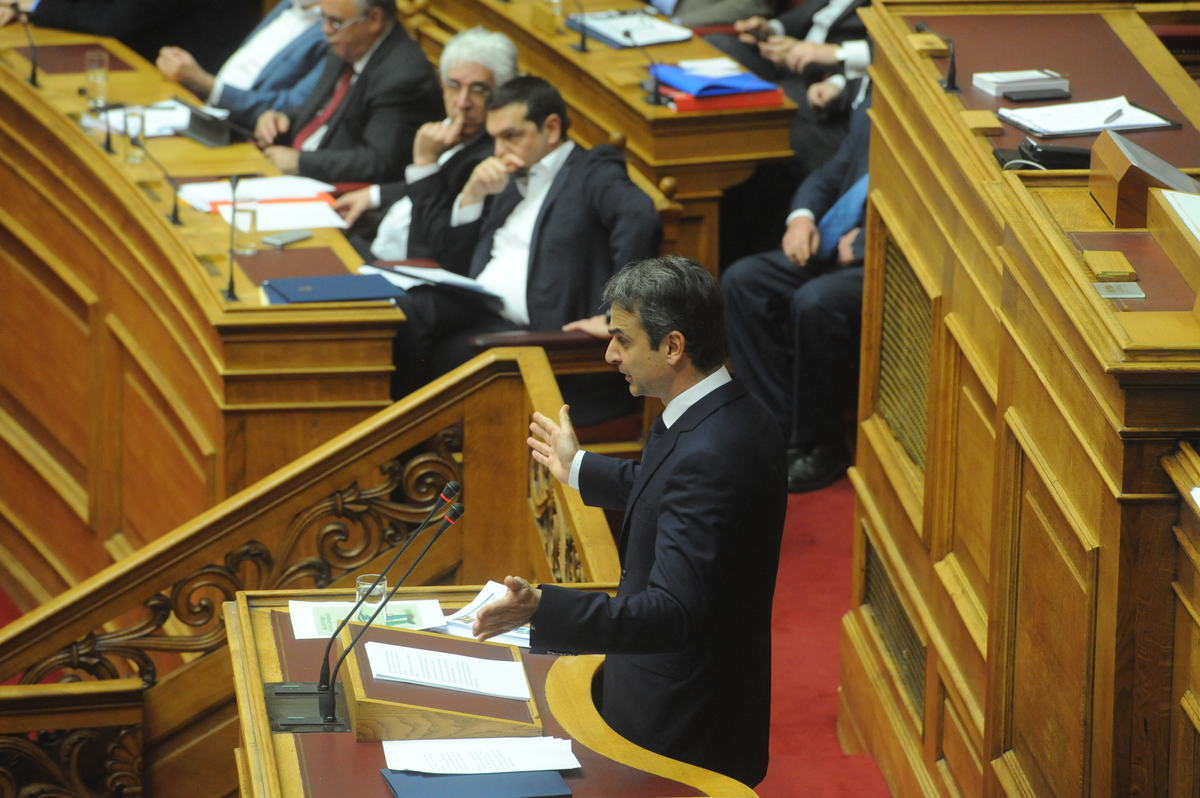 Βουλή: Ο αιφνιδιασμός Μητσοτάκη στον Τσίπρα και η ικανοποίηση από την τούμπα Καμμένου