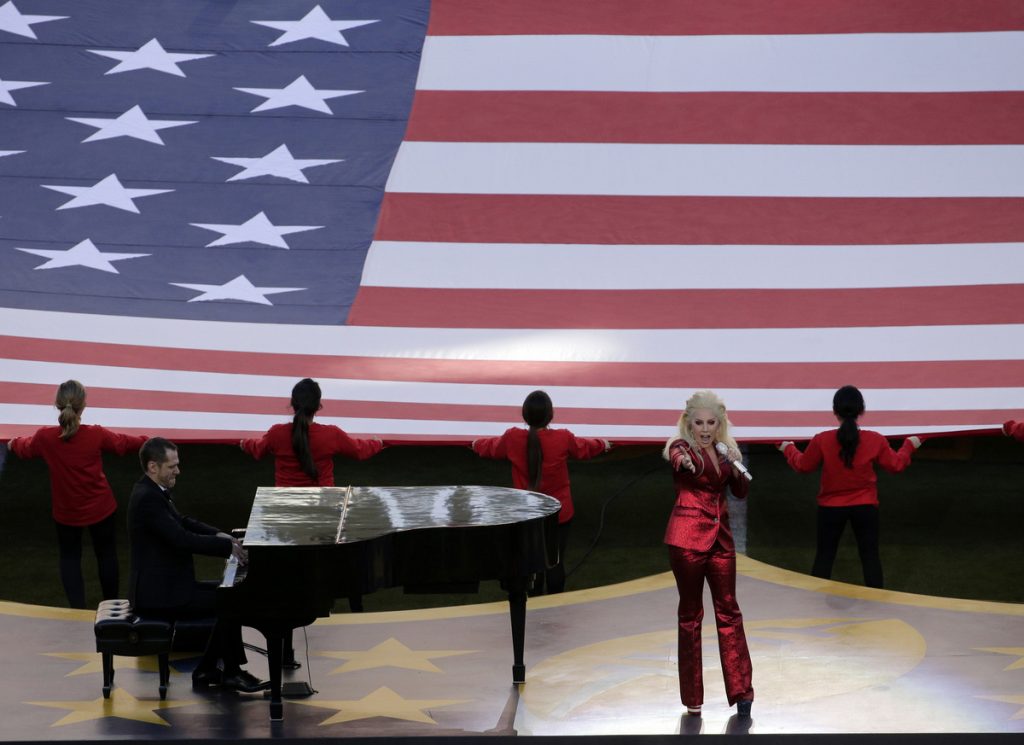 Η Lady Gaga με τον αμερικανό αντιπρόεδρο στα Oscar