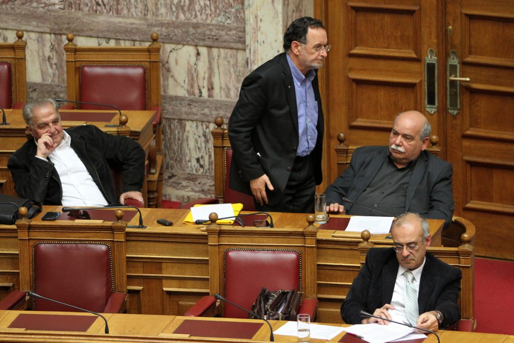 Η “αριστερή πτέρυγα” καραδοκεί….