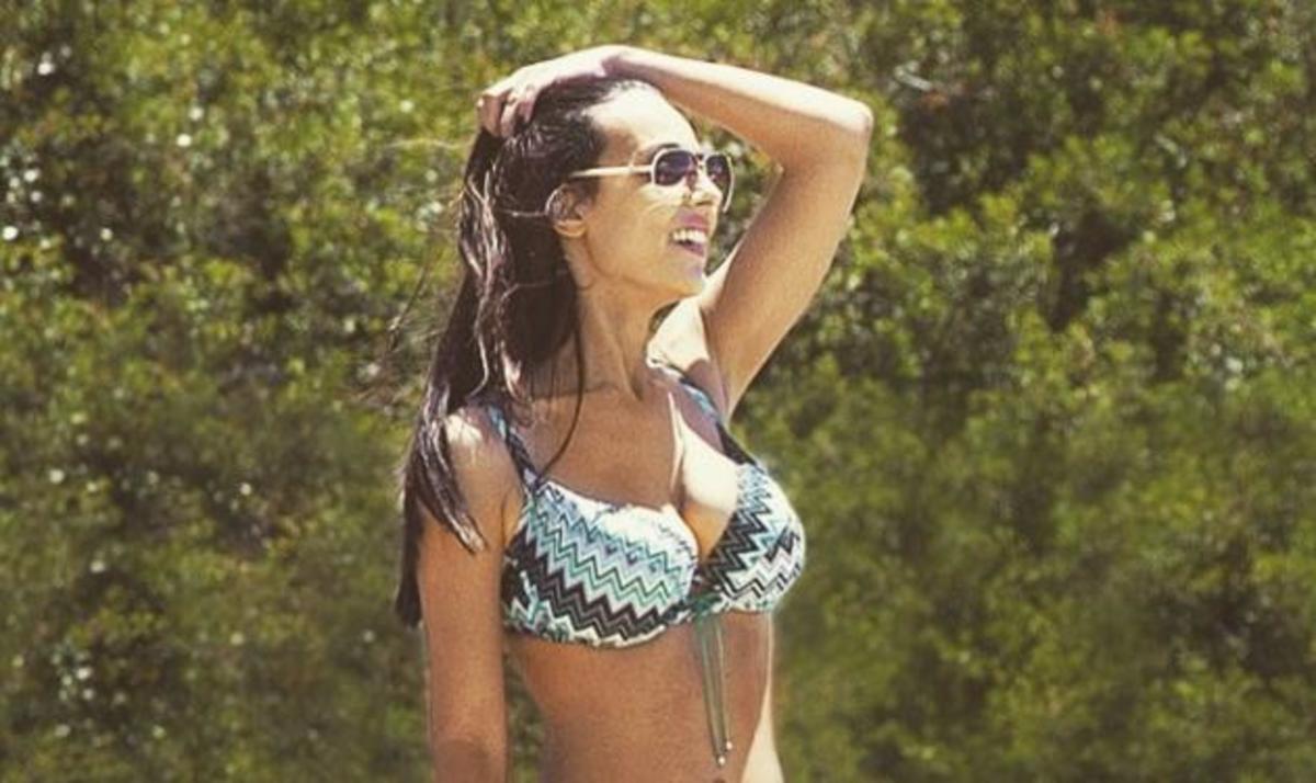Sexy mom στην παραλία η Όλγα Λαφαζάνη