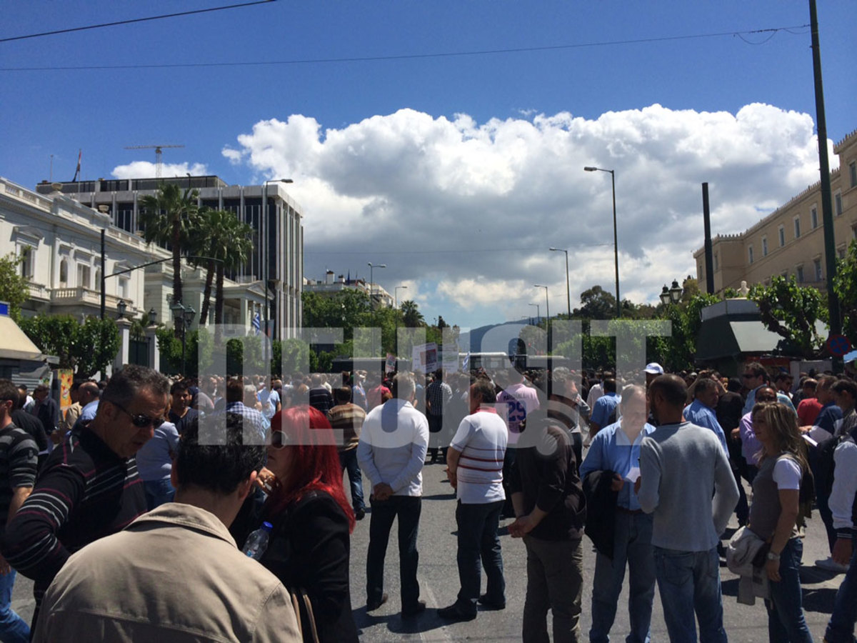 Χιλιάδες παραγωγοί λαϊκών αγορών στο Σύνταγμα – ΦΩΤΟ