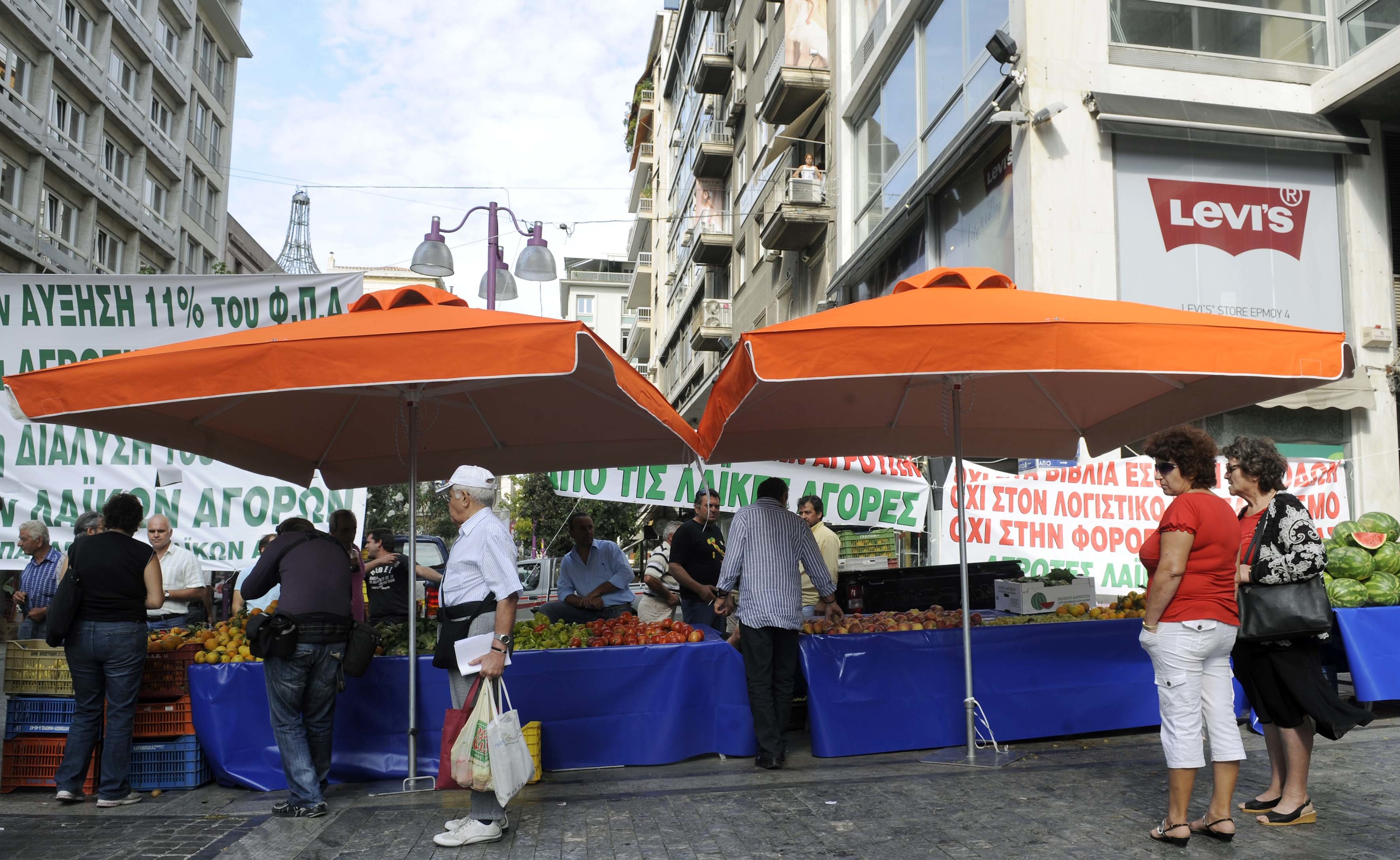 Απεργία διαρκείας οι λαϊκές – Δωρεάν διανομή προϊόντων μέχρι τις Ευρωεκλογές