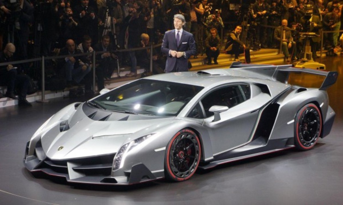 Στην παραγωγή η Lamborghini Veneno Roadster