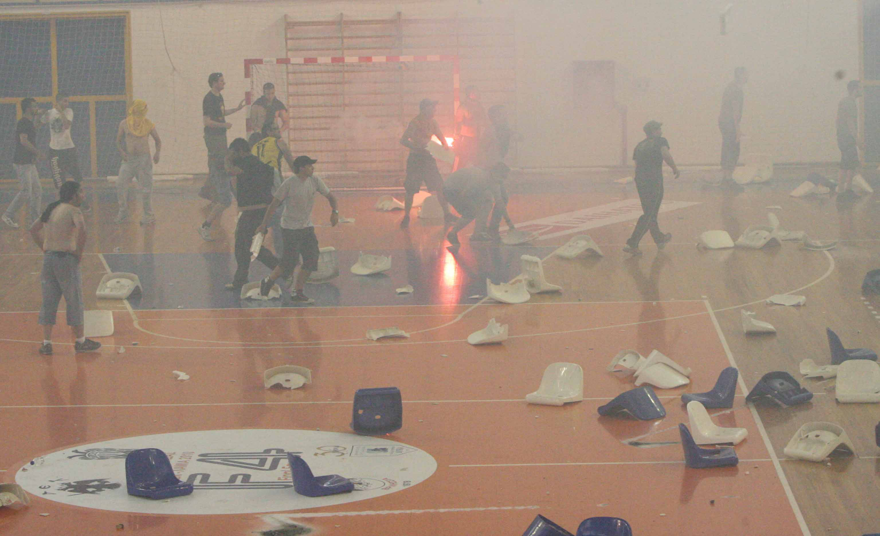 Τα θλιβερά επεισόδια στη Λαμία θα πληρώσουν ακριβά ΠΑΟΚ και ΑΕΚ