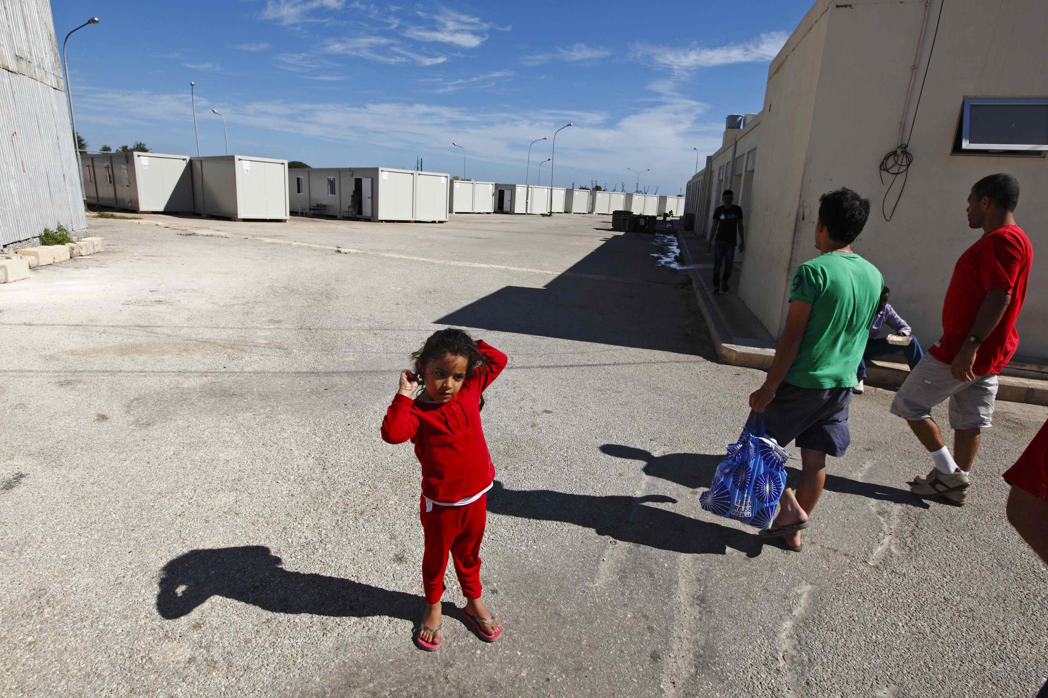 Ιταλία: Έξι επιχειρήσεις του πολεμικού ναυτικού για βοήθεια σε 700 πρόσφυγες