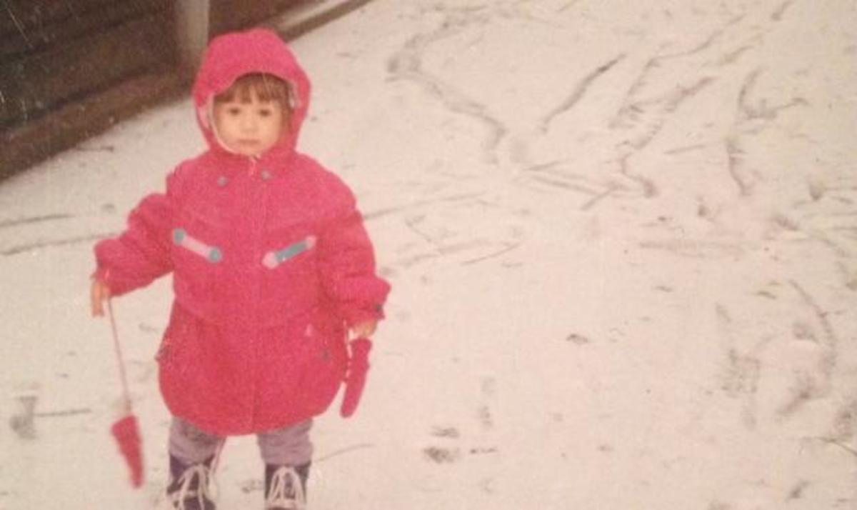 Είναι γνωστή παρουσιάστρια! Την αναγνωρίζεις;