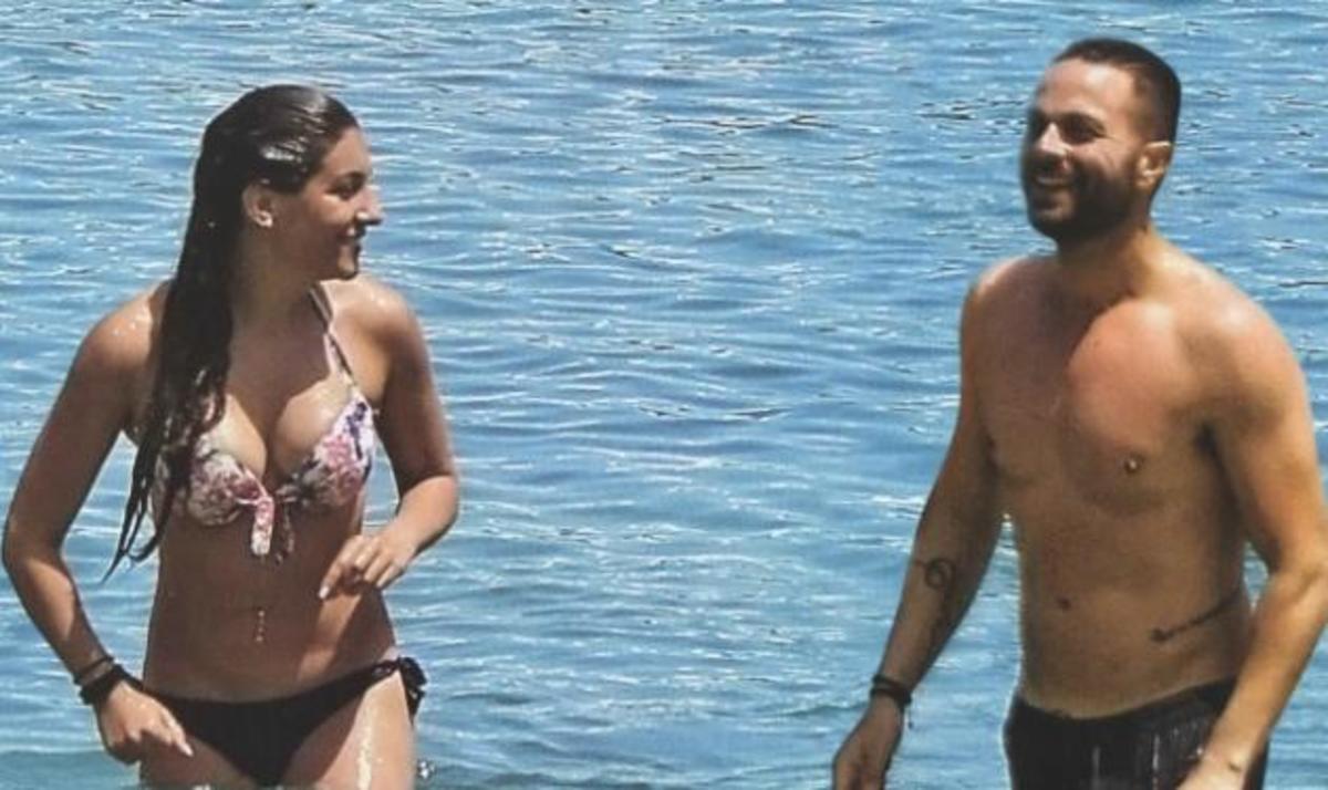 Ηλίας Βρεττός: Φιλιά και αγκαλιές με την νέα σύντροφο, πίσω από μια βάρκα!