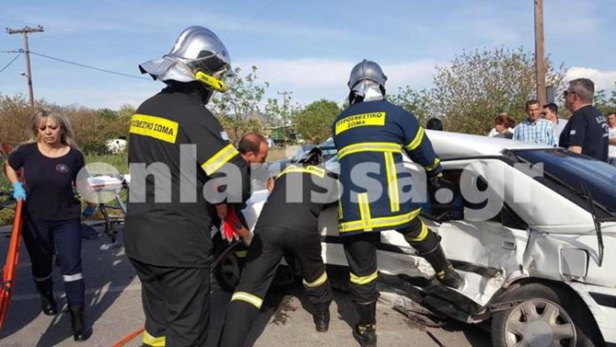 Λάρισα: Αίμα στην άσφαλτο σε φοβερό τροχαίο ανήμερα το Πάσχα [pics]