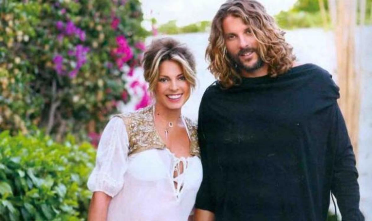 Κατερίνα Λάσπα: Καλοκαιρινές βουτιές με την κόρη και τον άντρα της!