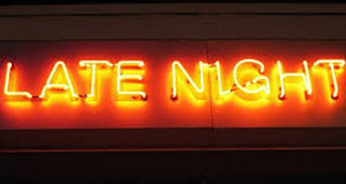 Ποιος δημοσιογράφος επιστρέφει στη late night ζώνη;