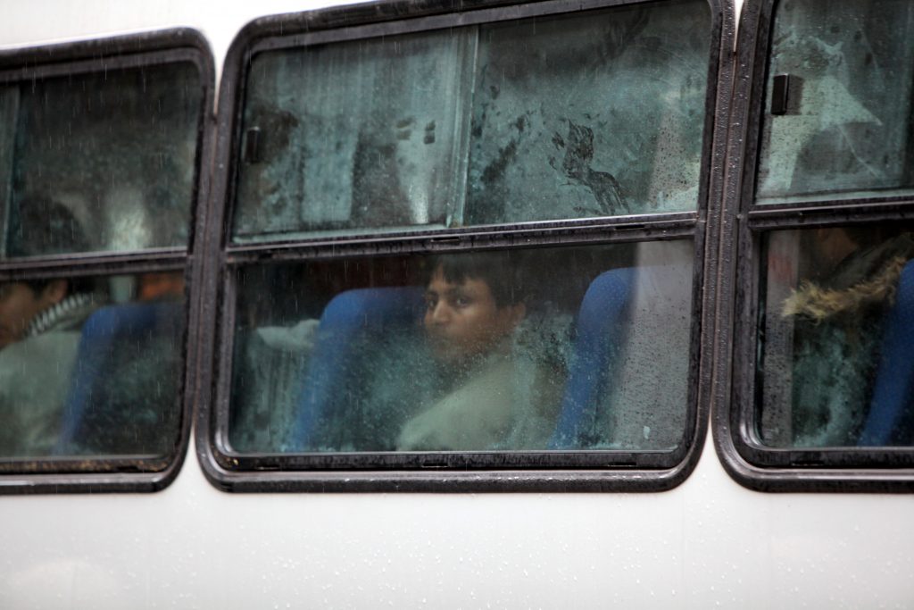 Τον έπιασαν στο αυτοκίνητο παρέα με τους… λαθρομετανάστες