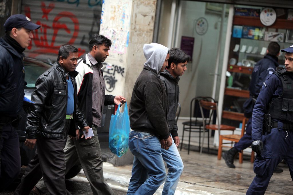 Συνελήφθησαν… επί το έργον διακινητές λαθρομεταναστών – Έπαιρναν 4.000 ευρώ το κεφάλι