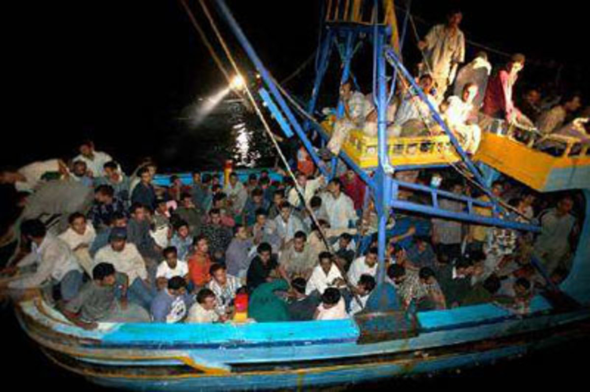 Νέο “θρίλερ” στην Μεσόγειο – Πλοίο με 450 μετανάστες ψάχνει “φιλόξενο” λιμάνι