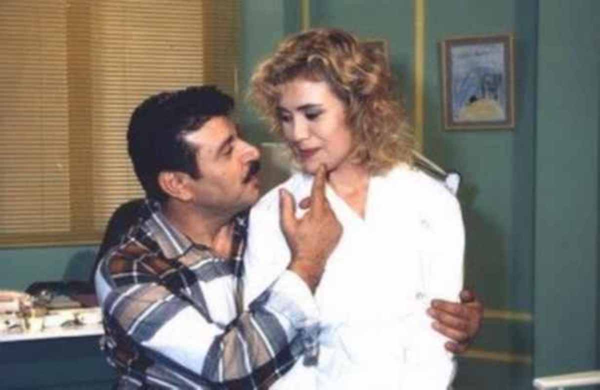 ΔΕΙΤΕ πως είναι σήμερα ο Σάκης ο υδραυλικός και η Λίλη της σειράς Λαβ Σόρρυ!