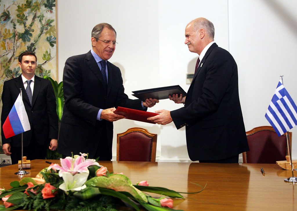 Ο πρωθυπουργός και ο υπουργός Εξωτερικών της Ρωσίας κατά την υπογραφή του Κοινού Σχεδίου Δράσης ΦΩΤΟ EUROKINISSI