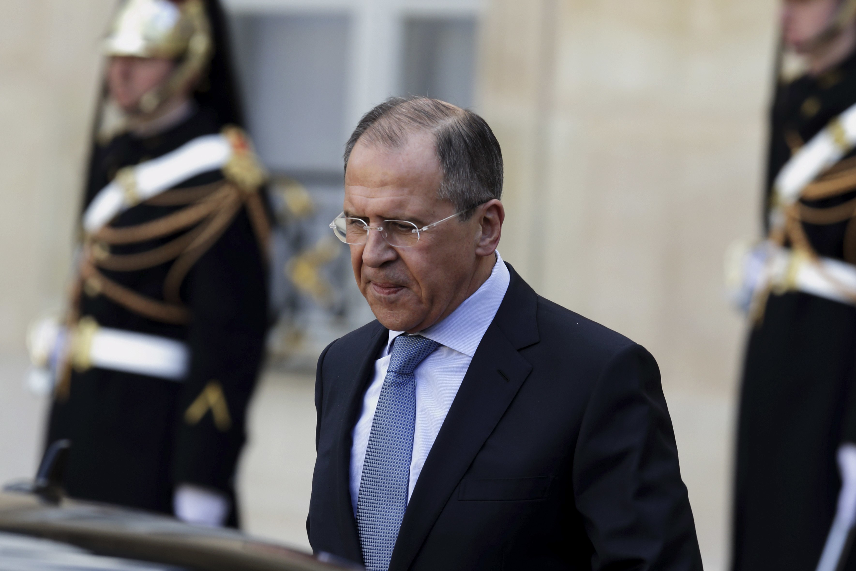 Λαβρόφ: “Δείτε ρωσική τηλεόραση για να μάθετε την αλήθεια για την ουκρανική κρίση”