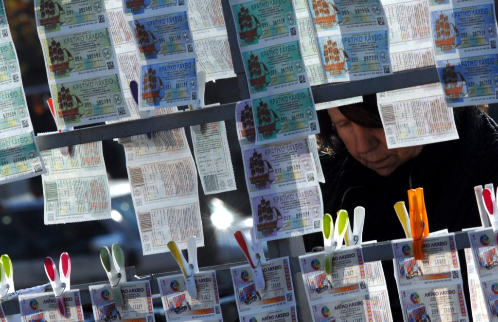 Λιποθύμησε η υπερτυχερή που κέρδισε 4 εκατομμύρια ευρώ στο λαχείο!