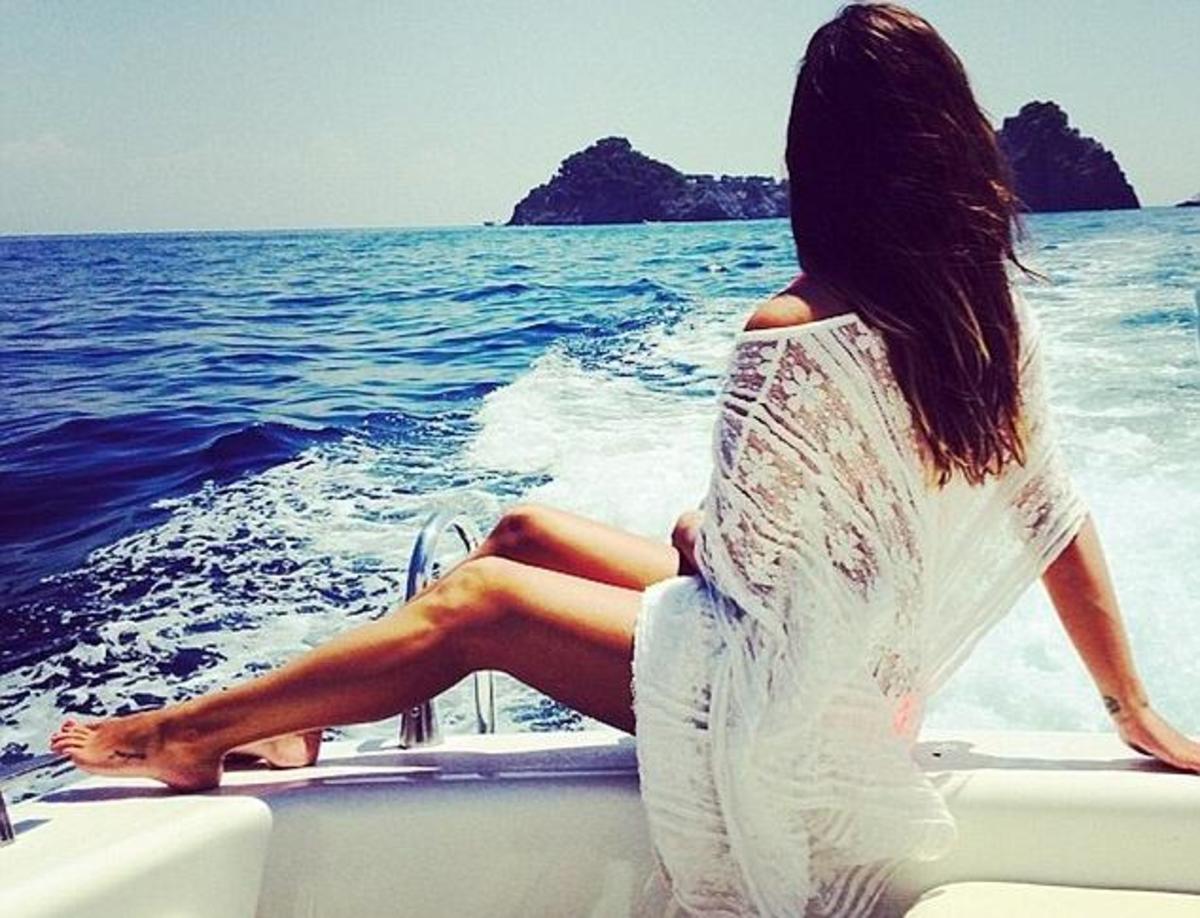Η ηθοποιός που αναστάτωσε το instagram με το φωσφοριζέ μπικίνι της