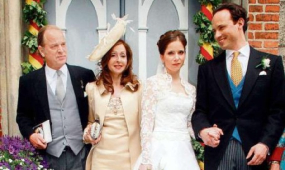 Η Βίκυ Λέανδρος πάντρεψε την κόρη της! Φωτογραφίες