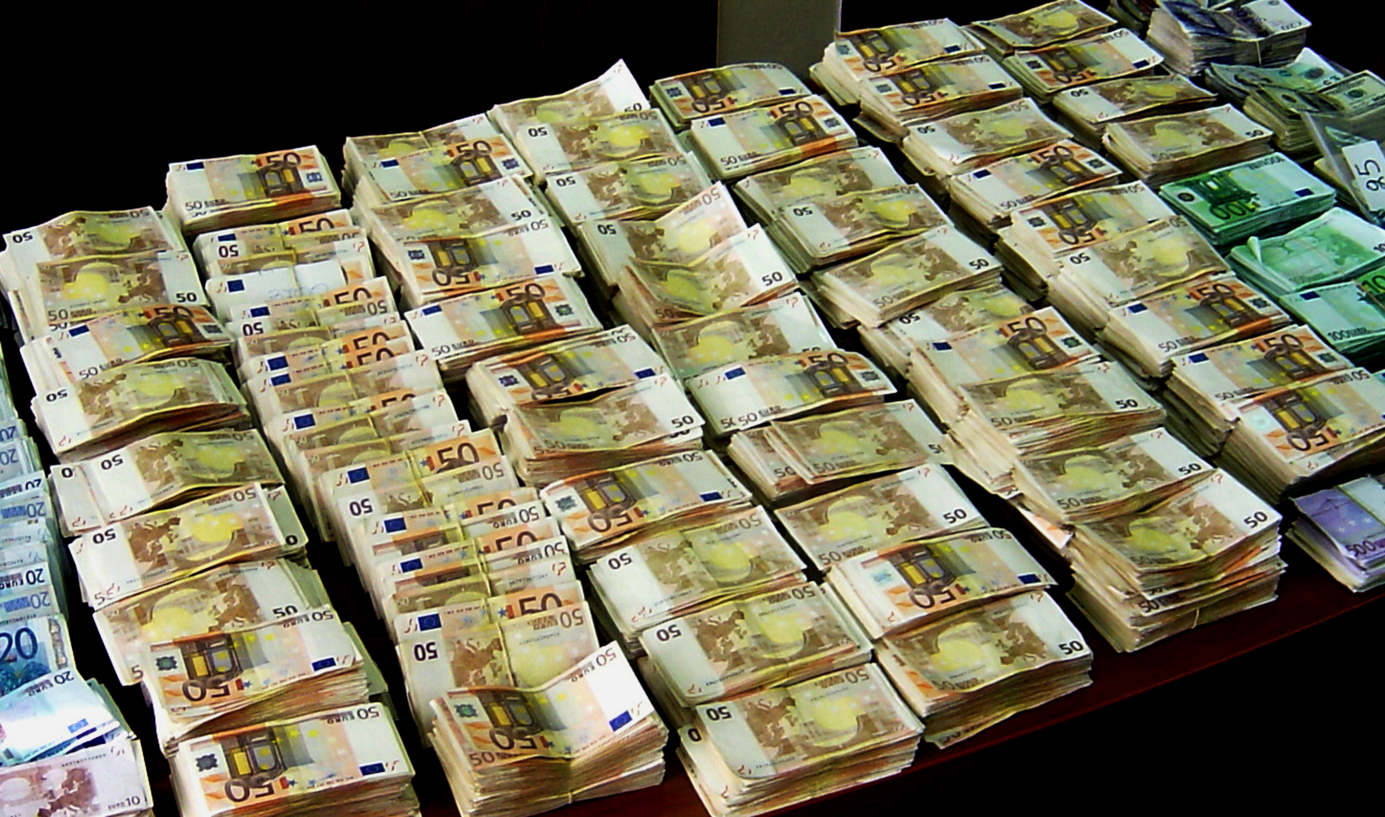 3,4 δισ. ευρώ βρήκαν το… δρόμο της επιστροφής στις τράπεζες τον Ιούλιο